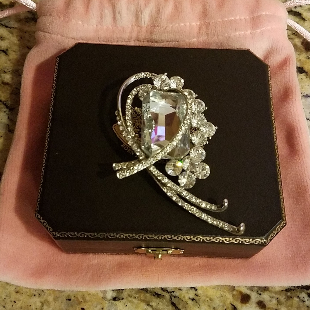 Beautiful CZ Rhinestone Brooch - Picture 7 of 8